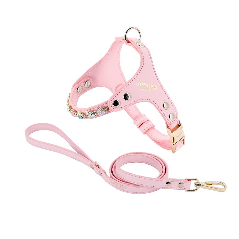Arnés y correa rosa pastel ARKIKA para perros pequeños, con pedrería brillante y herrajes dorados.