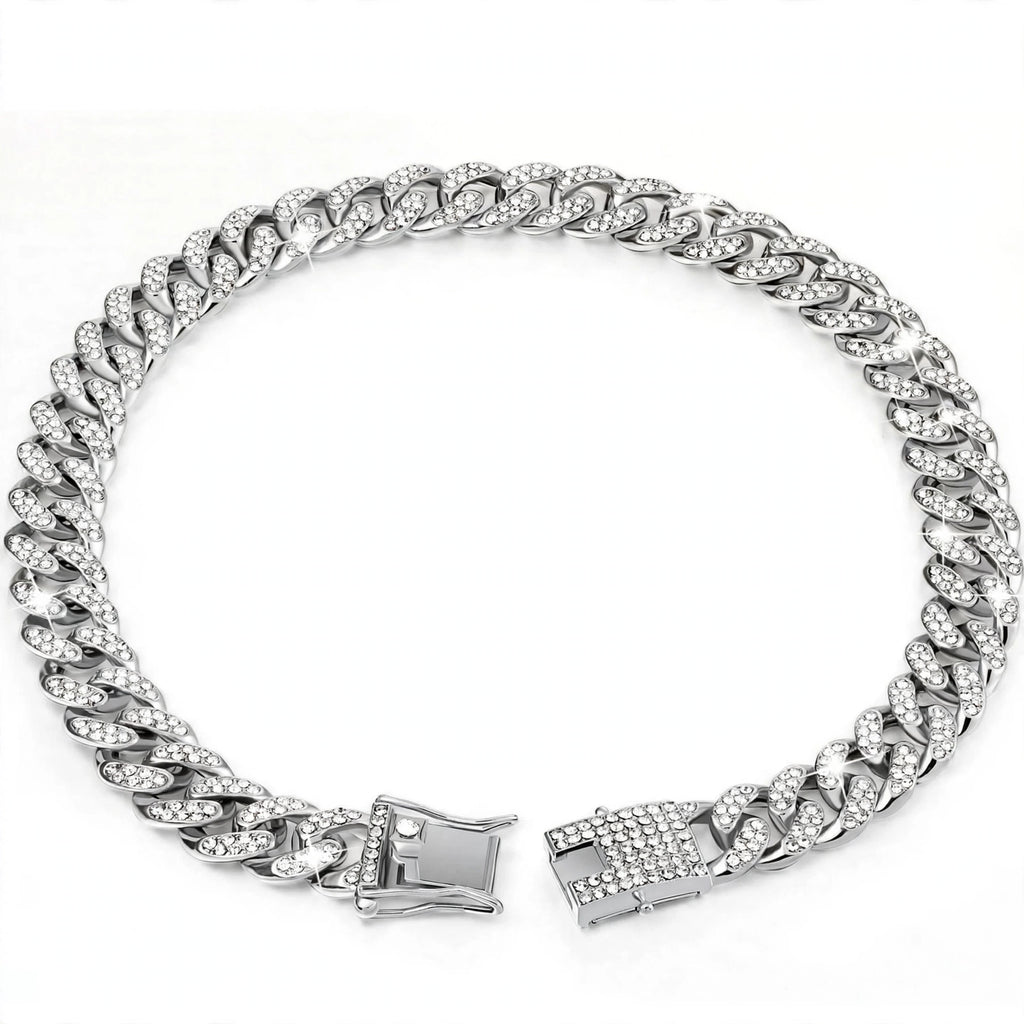 Collar plateado con piedras