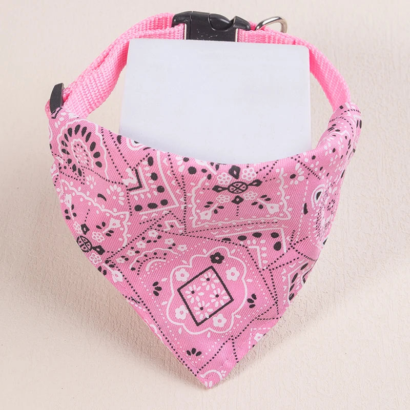 Collar bandana triangular rosa 