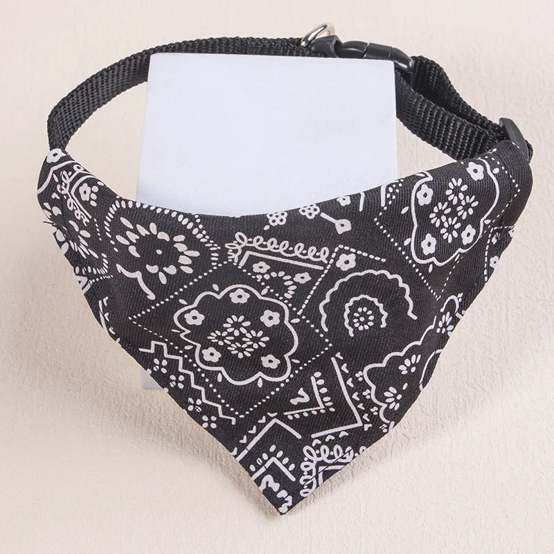 Collar bandana triangular negra