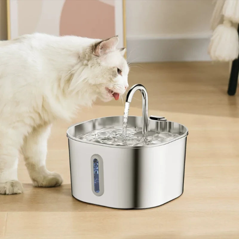 Gato bebiendo agua de la fuente automática de 2,2 L